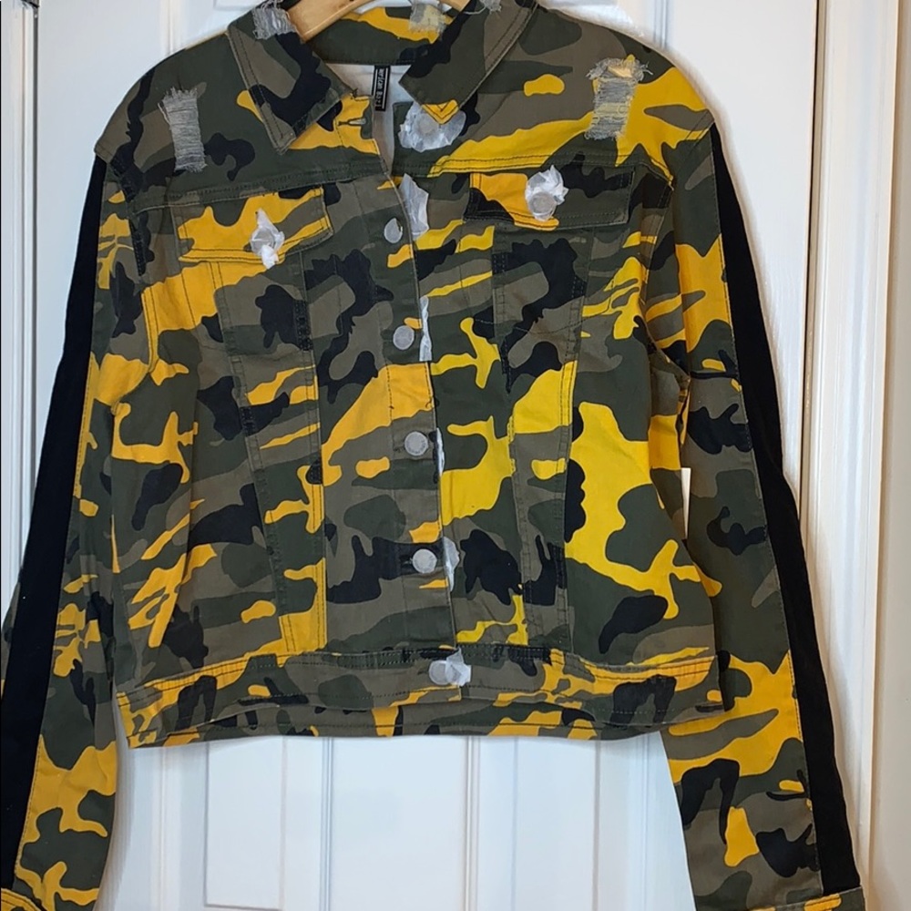 COPY - CAMO Jacket very stylish